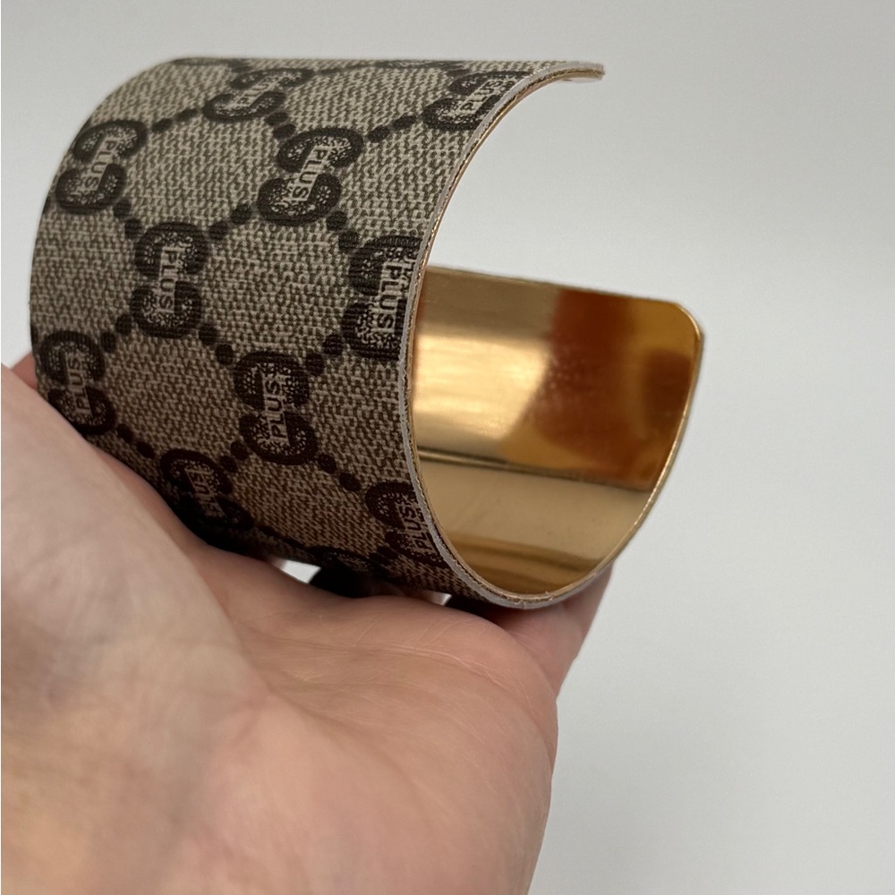 Gucci upcycled Monogram Cuff Bracelet RARE GUCCI PLUS authentic material - Picture 3 of 5